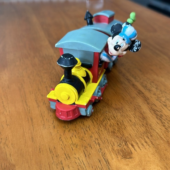 Vintage 1990’s Disneyland Park train. Mickey in the engine Goofy in Caboose - Picture 4 of 4